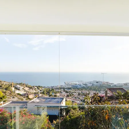 B アパート シッチェス